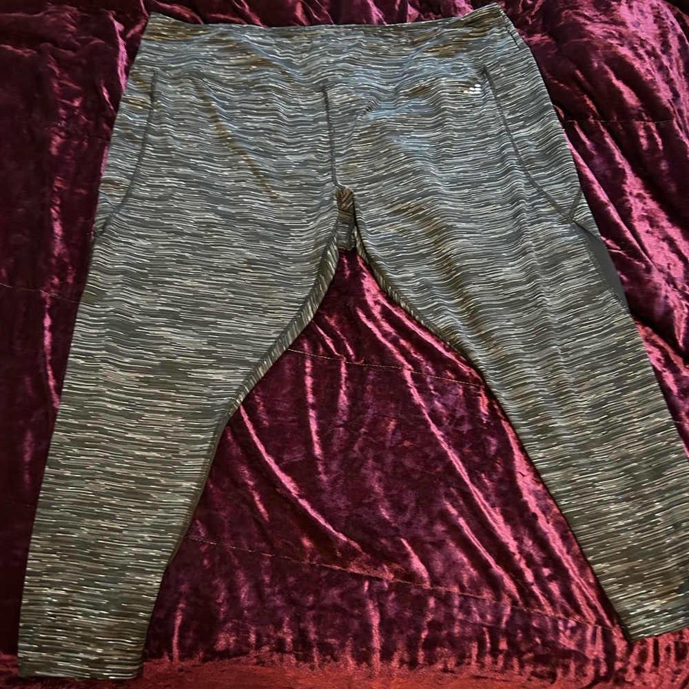 BCG capri workout leggings with see through section on leg! 3x!